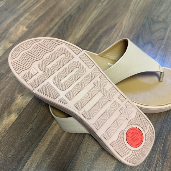 Fitflop F-MODE Leather Flatform Toe-Post
Sandals - Picture 8 of 8